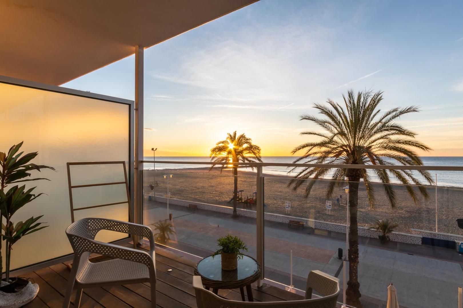 Meraki Beach Hotel - Only Adults بلايا بوبلا دي فارنالز الغرفة الصورة